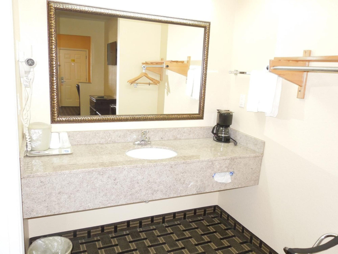 Bathroom 3, Homegate Inn and Suites, Crittenden