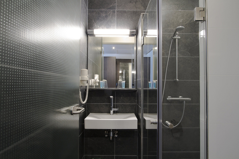 Bathroom 3, Bastion Hotel Brielle Europoort, Brielle