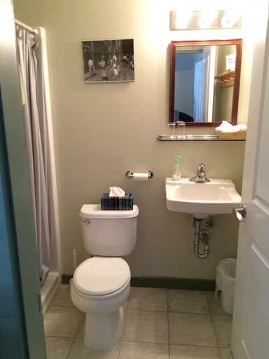 Bathroom 4, Crowsnest Vineyards Guesthouse, Okanagan-Similkameen