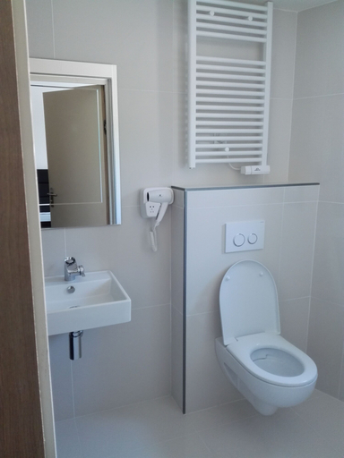 Bathroom 4, Hôtel de la seine, Seine-Saint-Denis
