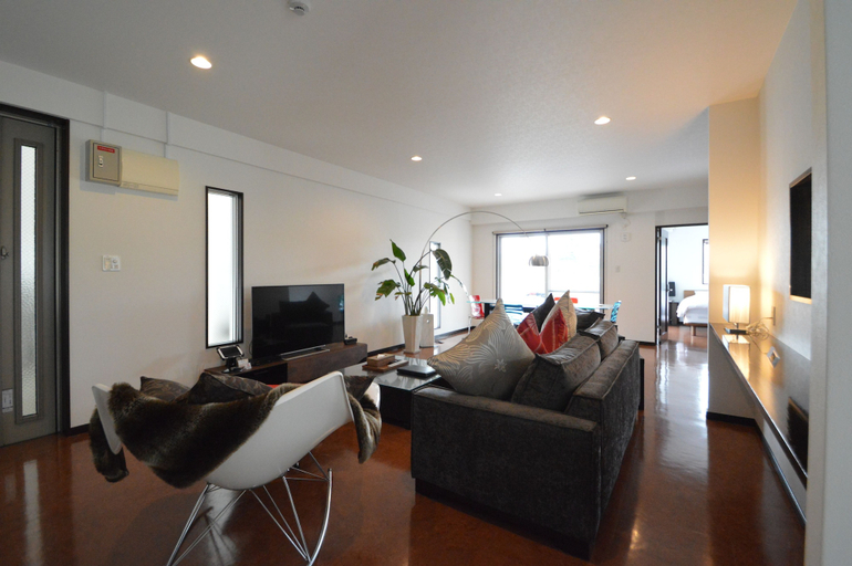 Others 5, The White Reef, Uruma