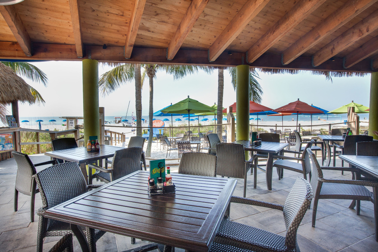 Food & Drinks 5, DiamondHead Beach Resort, Lee