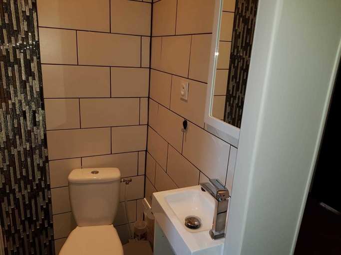 Bathroom 5, Hameau des Essarts, Seine-Maritime