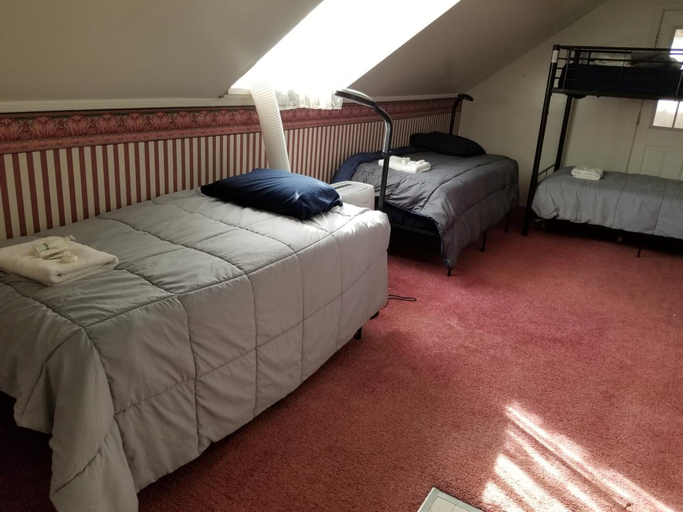 Bedroom 4, Hamtramck Hostel, Wayne