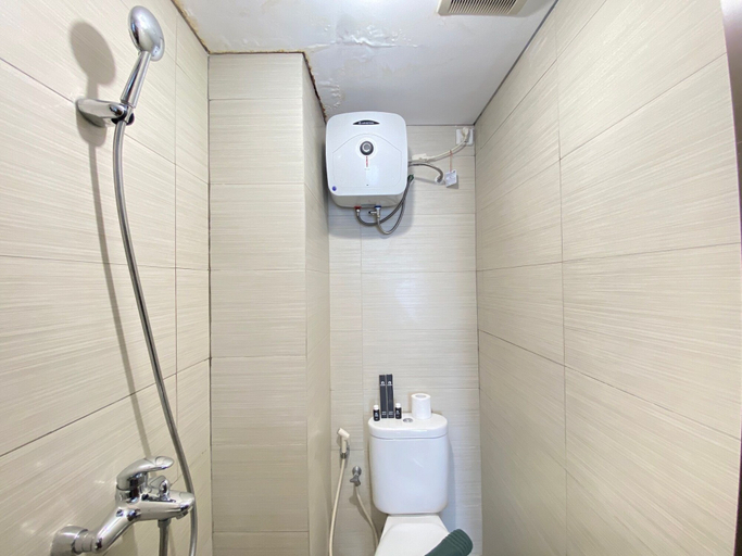 Bathroom 5, Modern And Cozy Studio Room At Gateway Pasteur Apartment, Bandung