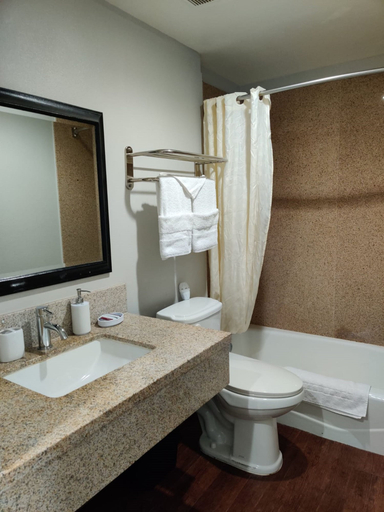 Bathroom 4, LYFE INN & SUITES by AGA - LAX Airport, Los Angeles