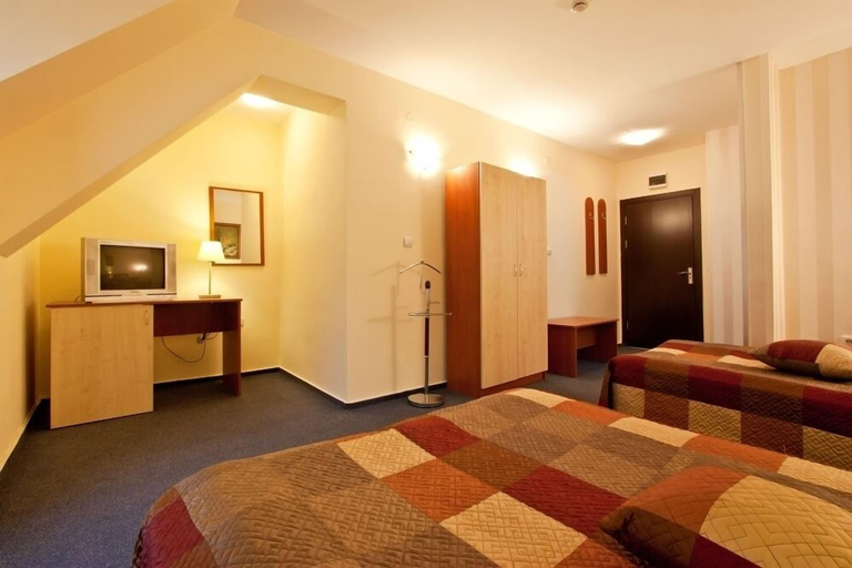 Bedroom 3, Hotel Cheap, Stolichna
