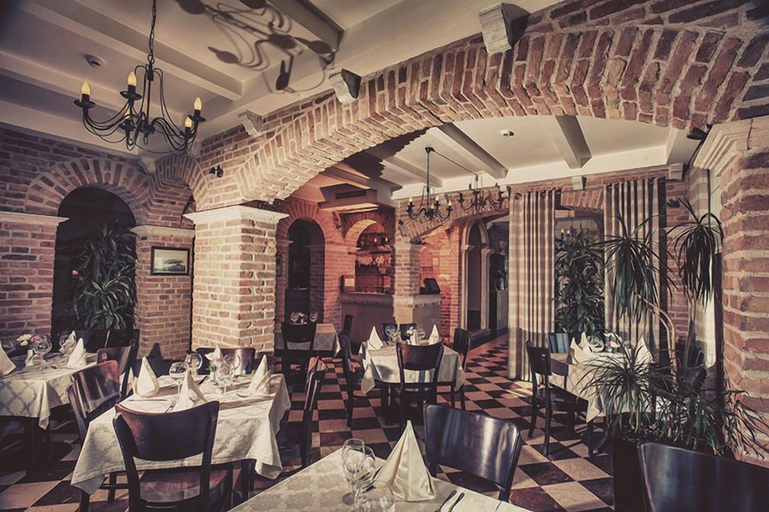Food & Drinks 5, Hotel Azimut