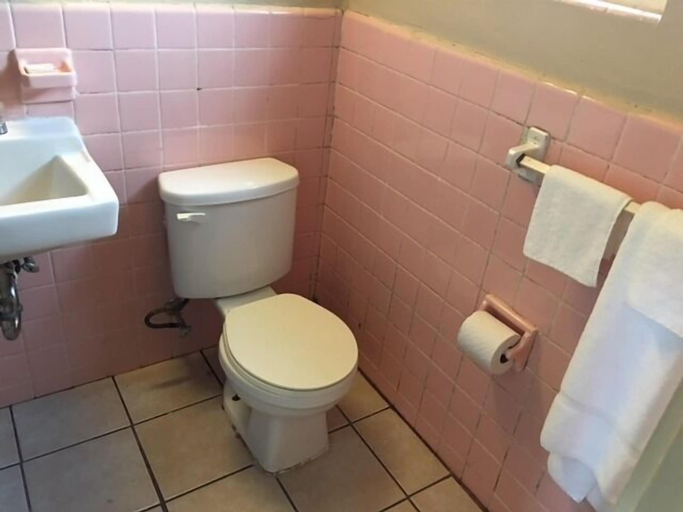 Bathroom 3, Sunset Inn, Atlantic