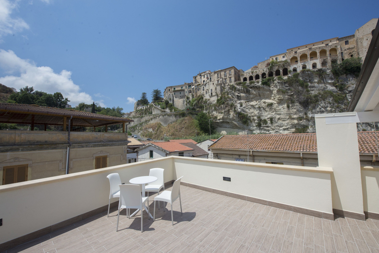 Others 5, Residenza Porta Romana, Vibo Valentia