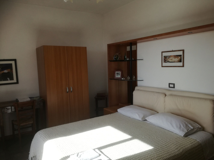 Bedroom 3, B & B La Panoramica, Cosenza