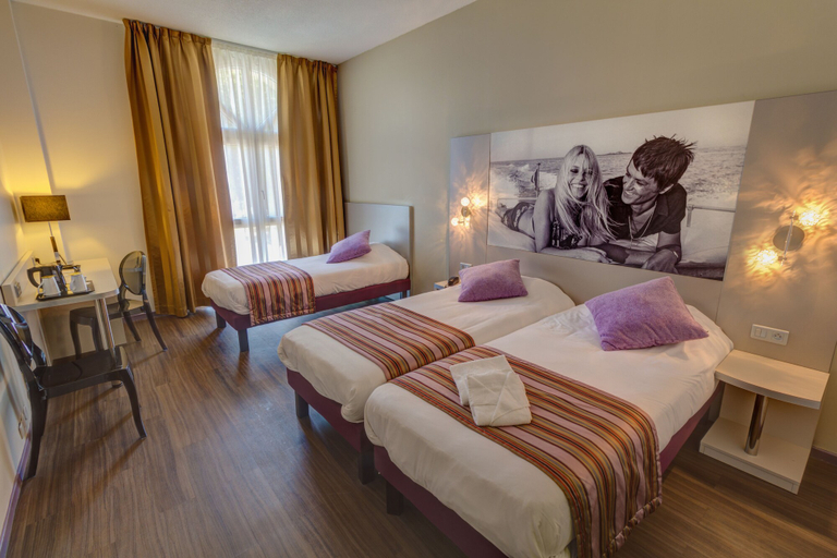 Bedroom 3, Hôtel Arles Plaza, Bouches-du-Rhône