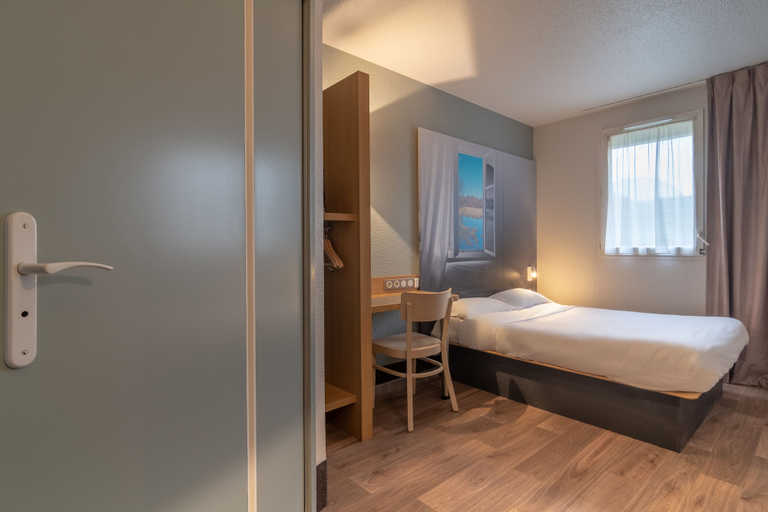 Bedroom 3, B&B HOTEL Châteauroux Déols, Indre