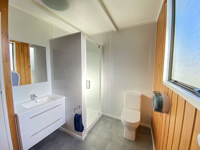 Bathroom 4, Whanganui River Top 10 Holiday Park, Wanganui