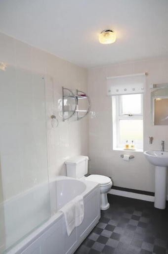 Bathroom 4, Elmfield House B&B, North Yorkshire