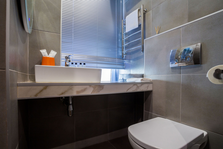 Bathroom 3, BK15, Sankt-Peterburg gorsovet