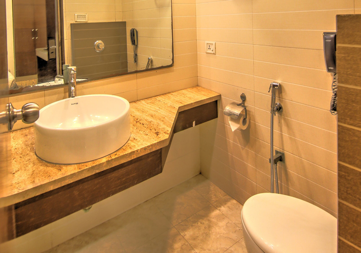 Bathroom 3, FabExpress Le Grand, Delhi