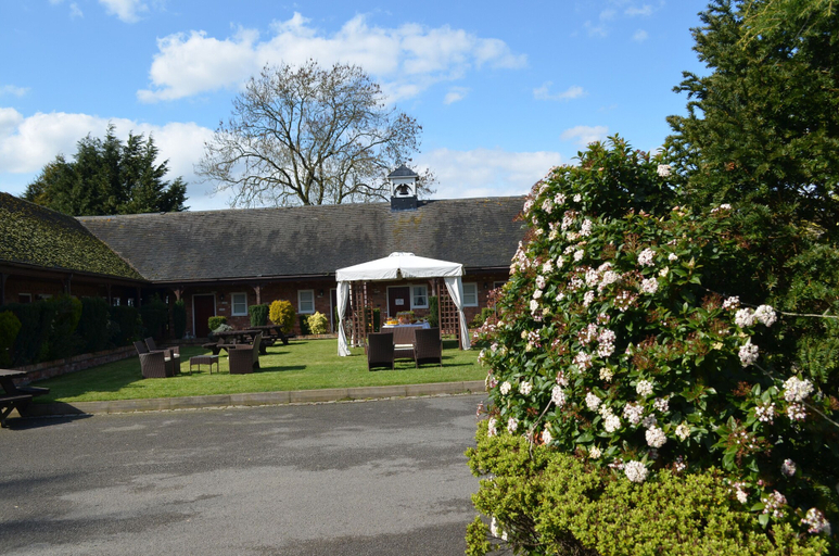 Exterior & Views 2, The Royal Arms (room only), Leicestershire