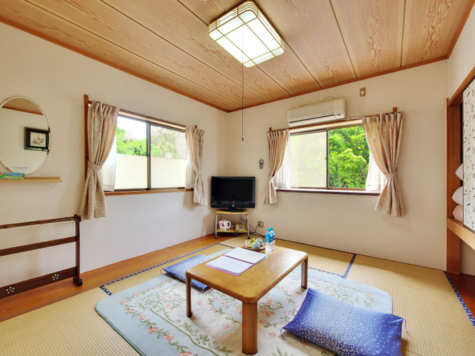 Bedroom 2, Château Le Fleur, Itō