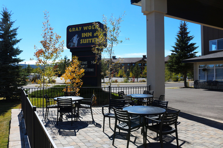 Food & Drinks 5, Gray Wolf Inn & Suites, Gallatin