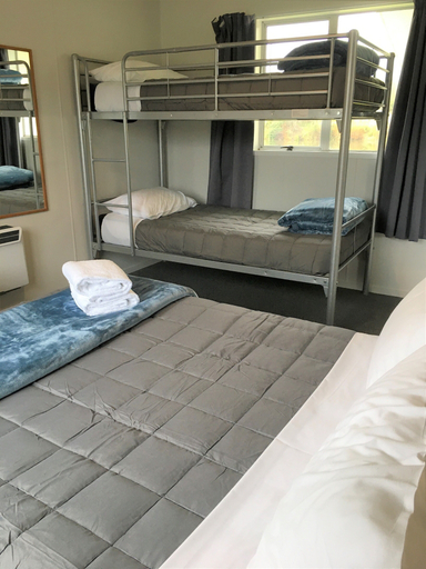 Bedroom 3, Whanganui River Top 10 Holiday Park, Wanganui