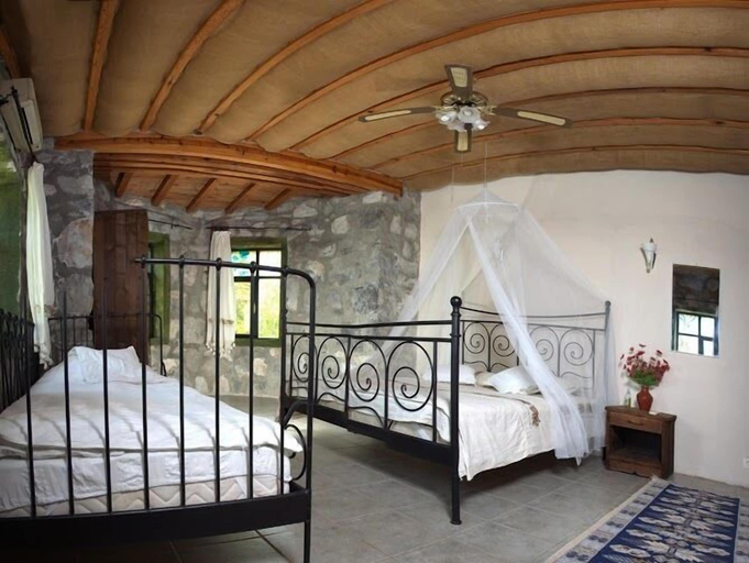 Bedroom 3, Otantik Tas Ev, Ortaca