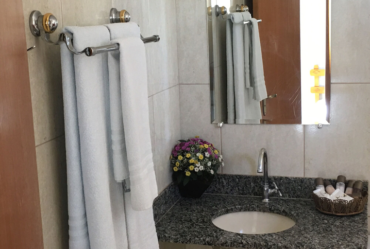 Bathroom 4, Trindade Hotel, Trindade