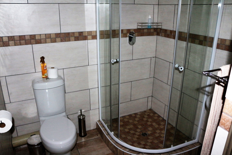 Bathroom 4, Hummingbirds Nest Guesthouse, Ehlanzeni