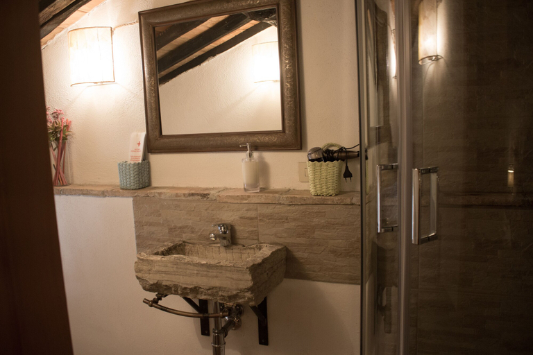 Bathroom 5, La Mora Exclusive a Moricone, Roma