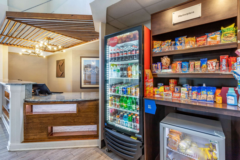 Food & Drinks 5, Comfort Suites Southport - Oak Island, Brunswick