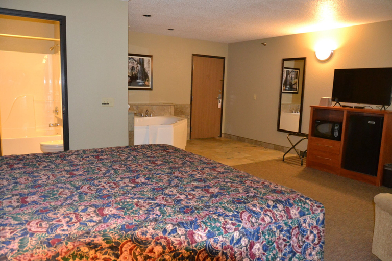Bedroom 3, Carrington Inn & Suites, Foster