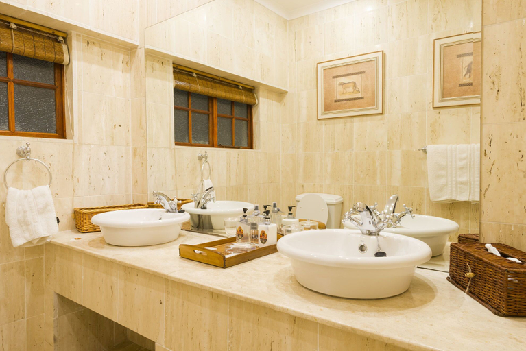 Bathroom 5, Five Burnham, eThekwini