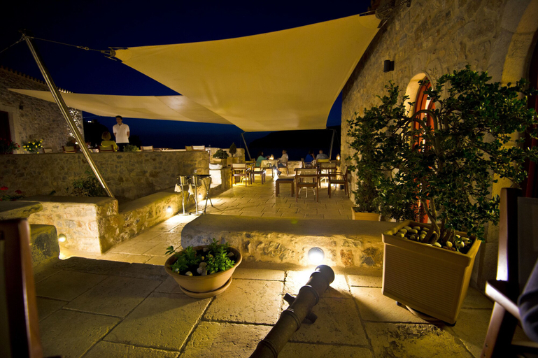 Food & Drinks 4, Pirgos Mavromichali, Peloponnese