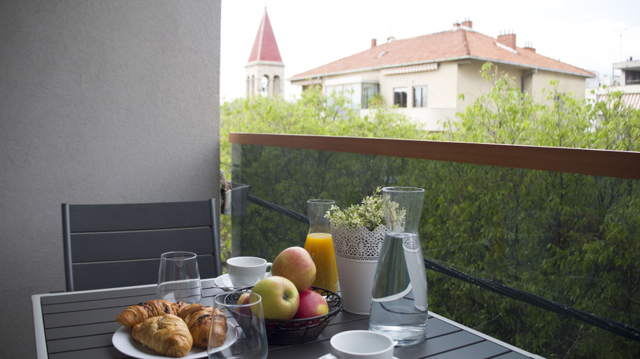Food & Drinks, Presidential Suites Chica Cure, Split