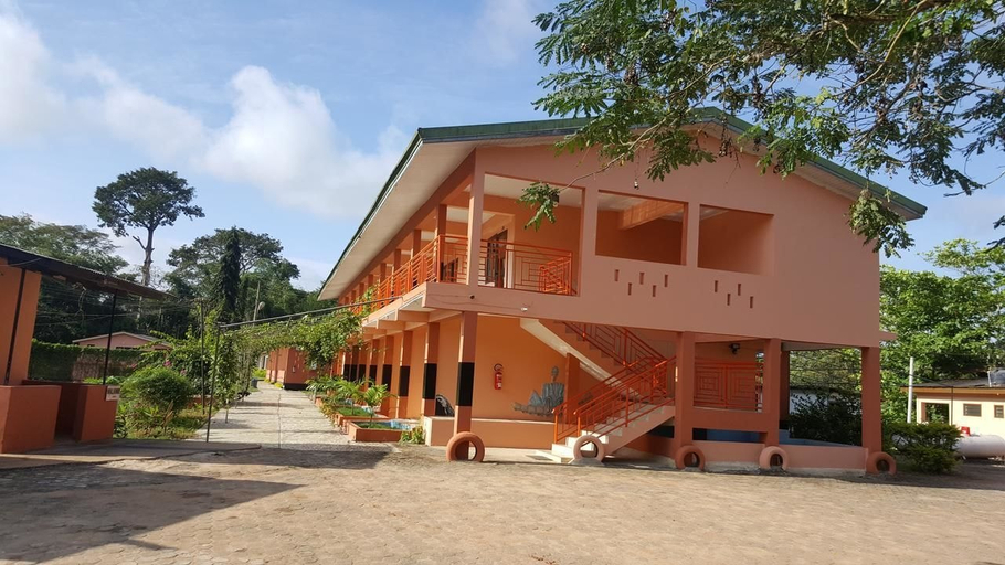 Exterior & Views