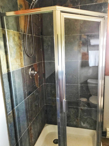 Bathroom 4, Wesbert Winery & Guest Suites, Okanagan-Similkameen