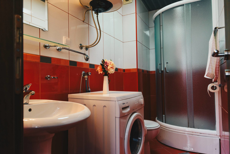Bathroom 3, El Mar Apartments