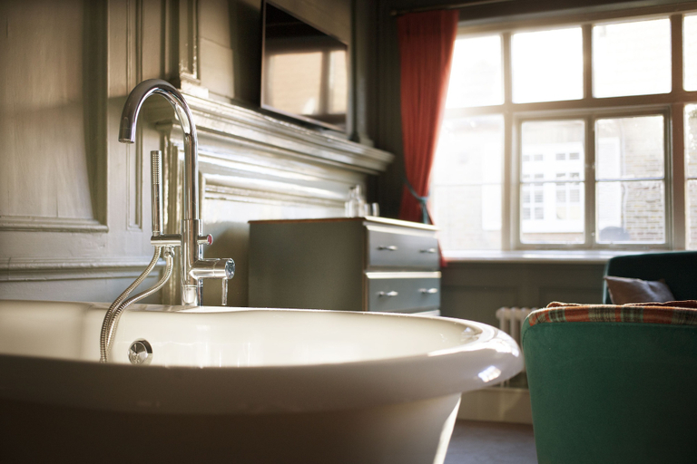 Bathroom 4, The Ostrich Inn, Slough