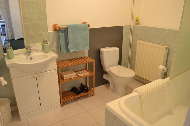 Bathroom 5, L'Envers, Charente