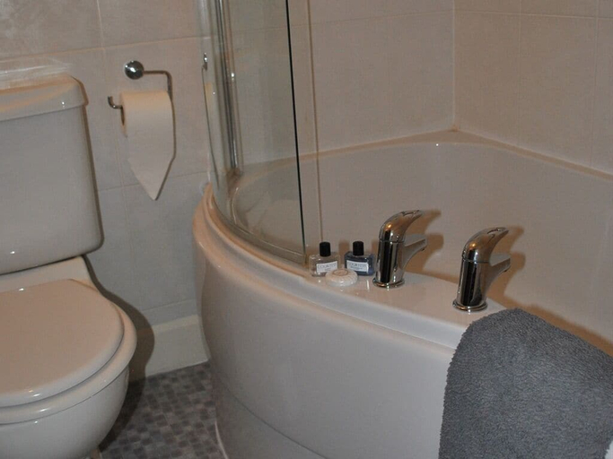Bathroom 3, The Brewers Arms, Somerset