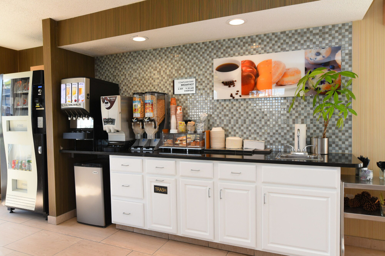 Food & Drinks 5, Capital Inn & Suites, Rensselaer