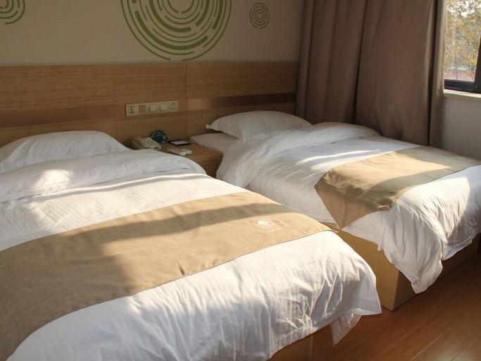 Bedroom 2, GreenTree Inn Shanghai Minxing Beiqiao Station Express Hotel, Shanghai
