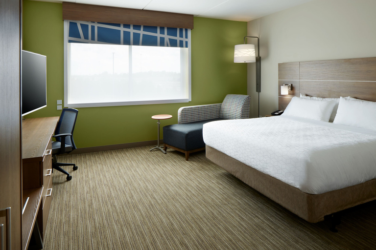 Bedroom 4, Holiday Inn Express & Suites CINCINNATI NORTH - LIBERTY WAY by IHG, Butler