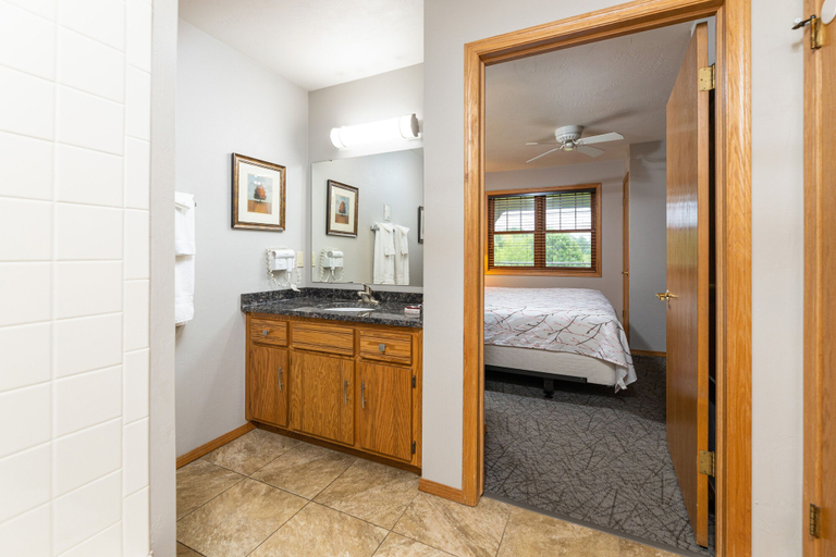 Bedroom 3, Newport Resort, Door