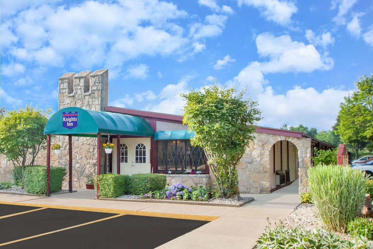 Exterior & Views 2, Knights Inn Battle Creek, Calhoun