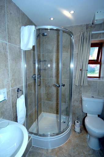 Bathroom 3, New Overlander Inn, Pembrokeshire