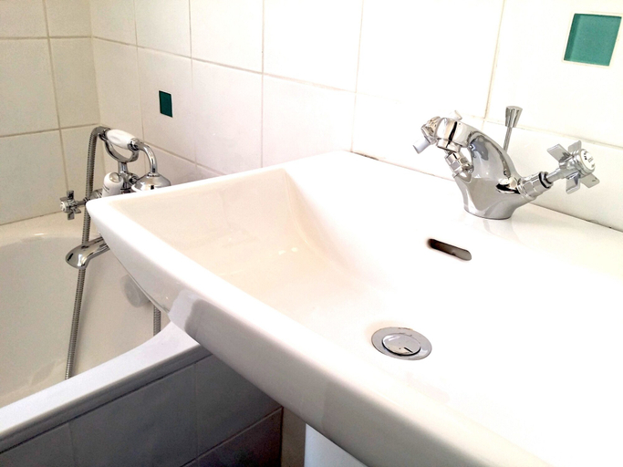 Bathroom 3, Victorian Terraced Apartments, London