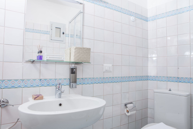 Bathroom 4, Le Tre Lune Suites, Florence