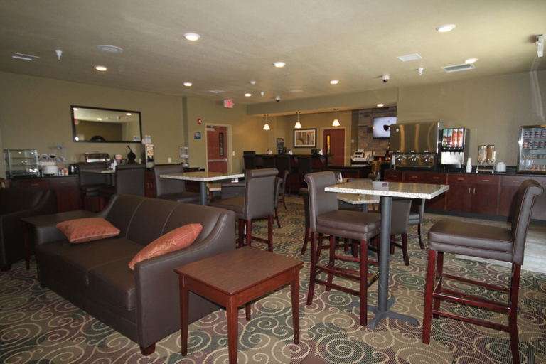 Food & Drinks 5, Cobblestone Hotel & Suites – Devils Lake, Ramsey