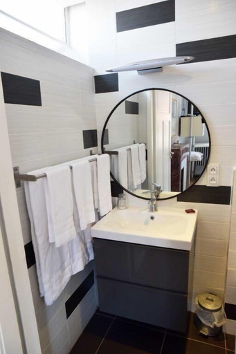 Bathroom 4, Hotel de Paris (Capdenac), Aveyron